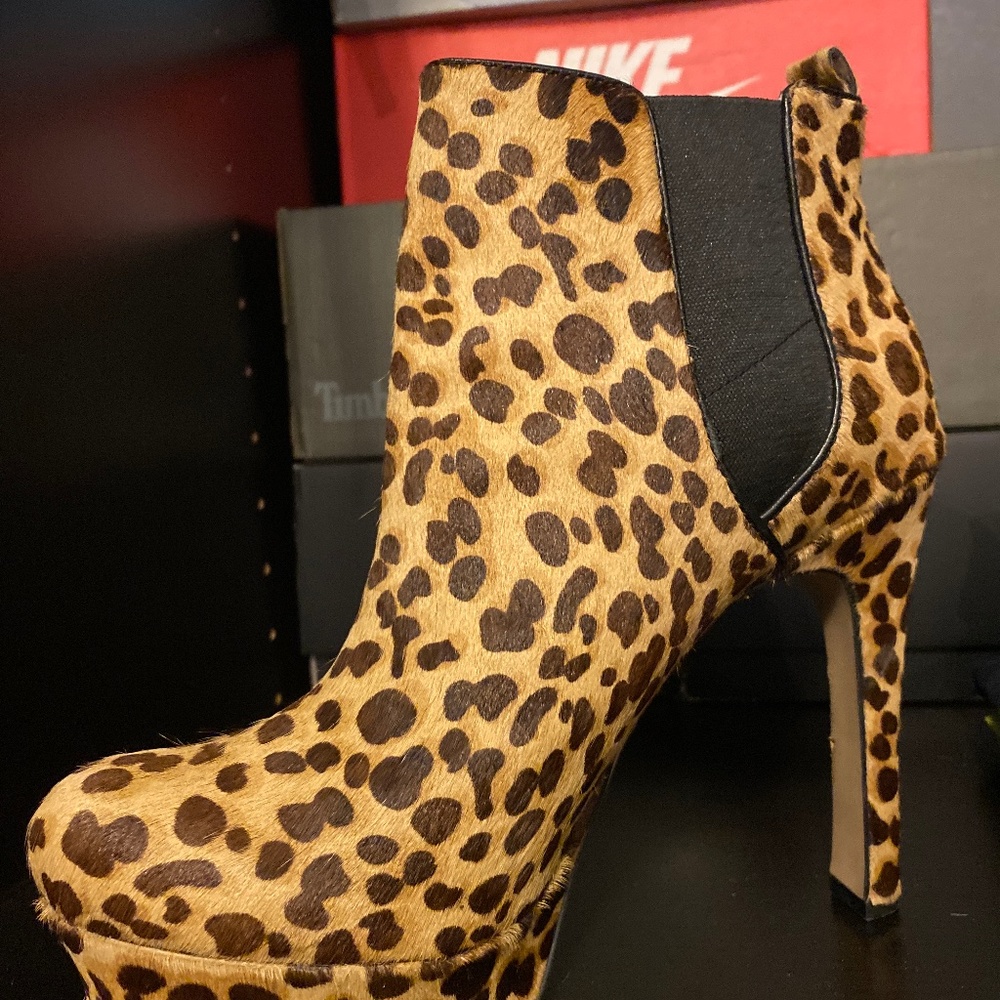 4” leopard Vince Camuto boots
